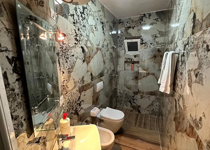 Cozy Centrally Located For Two 1, 10 Min Walk From Center Lägenhet Tirana