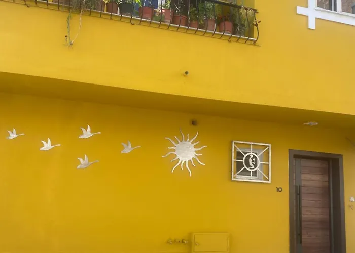 Cozy Centrally Located For Two 1, 10 Min Walk From Center Lägenhet Tirana