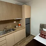 Cozy Centrally Located For Two 1, 10 Min Walk From Center דירה *