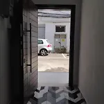 Cozy Centrally Located For Two 1, 10 Min Walk From Center טיראנה