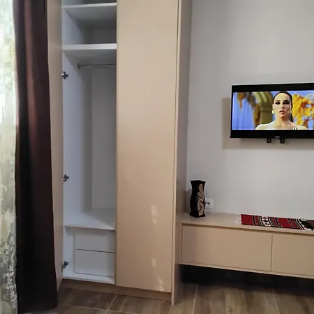 Cozy Centrally Located For Two 1, 10 Min Walk From Center * Tirana