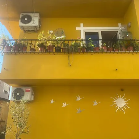 Cozy Centrally Located For Two 1, 10 Min Walk From Center טיראנה