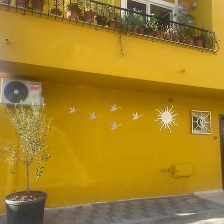 Cozy Centrally Located For Two 1, 10 Min Walk From Center