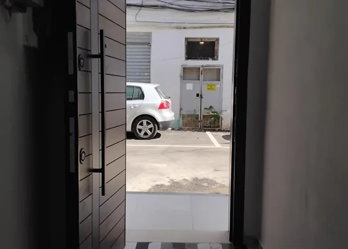 Cozy Centrally Located For Two 1, 10 Min Walk From Center ティラナ