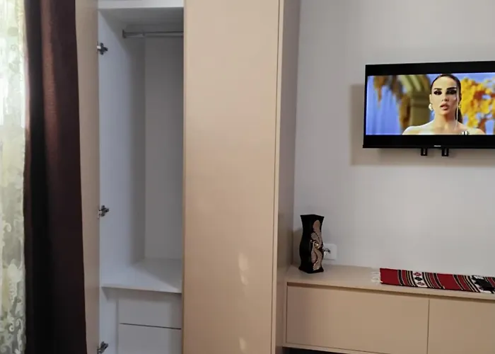 Cozy Centrally Located For Two 1, 10 Min Walk From Center * ティラナ