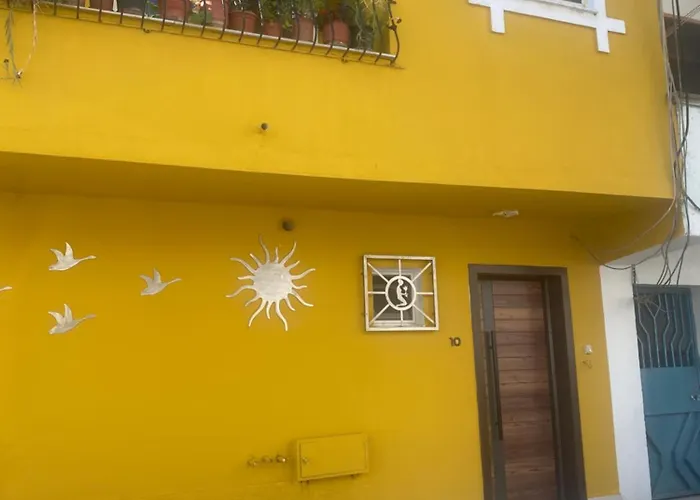 アパート Cozy Centrally Located For Two 1, 10 Min Walk From Center ティラナ